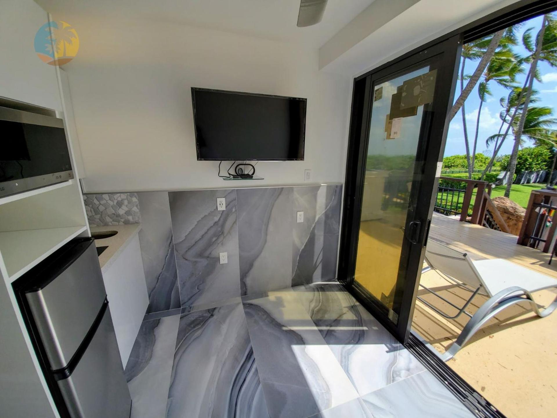 Alexander 819 Miami Beach